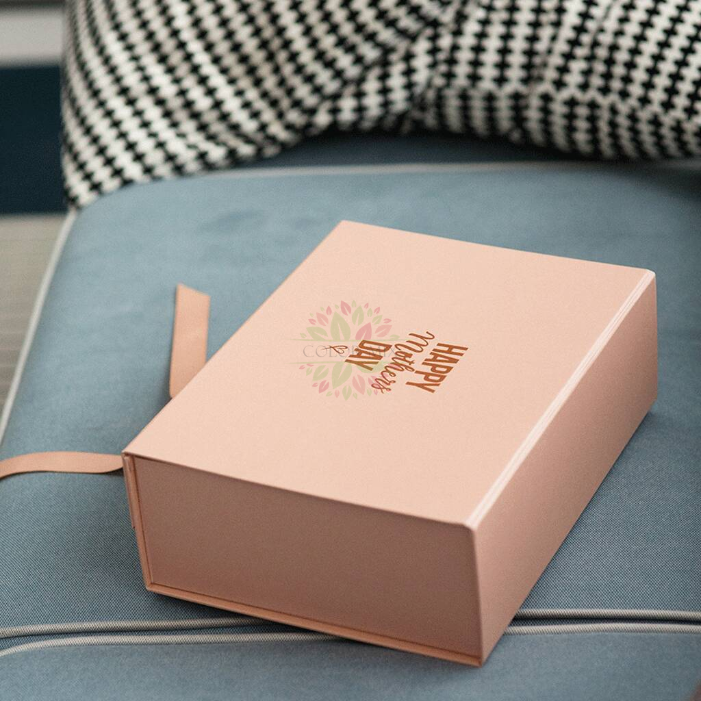 Coffret cadeau fête des mères rose avec feuille d'or